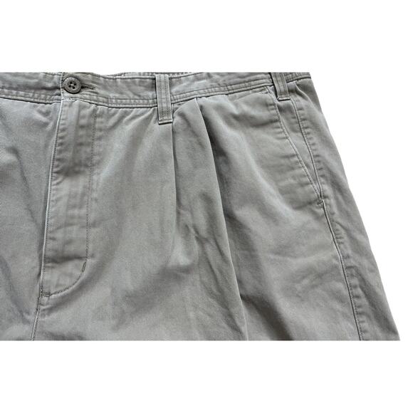 Eddie Bauer Shorts Men's 46 Pleated Front Khaki Chinos Tan Preppy Dad Core - Picture 4 of 7